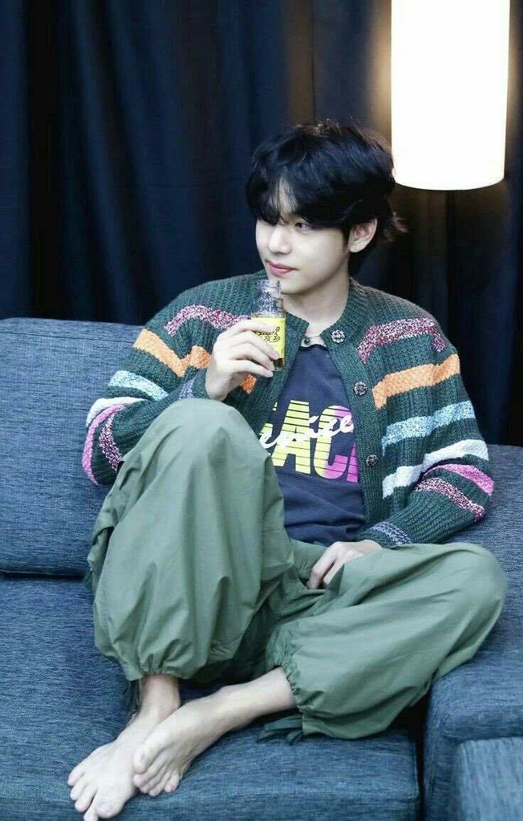 KpopMilitary's tweet photo. D-399 until Taehyung gets discharged

🏠: 10. June 2025

🖼️: random

🎉: WE ARE DOWN TO 300s !!!!

#TAEHYUNG #KIMTAEHYUNG #V #BTS #Army #KTHs #TaeCrew #태태 #yeontan #tatamic  

Follow &amp; turn on the 🔔 to not miss any daily countdown :) https://t.co/oorBgkMWUs
