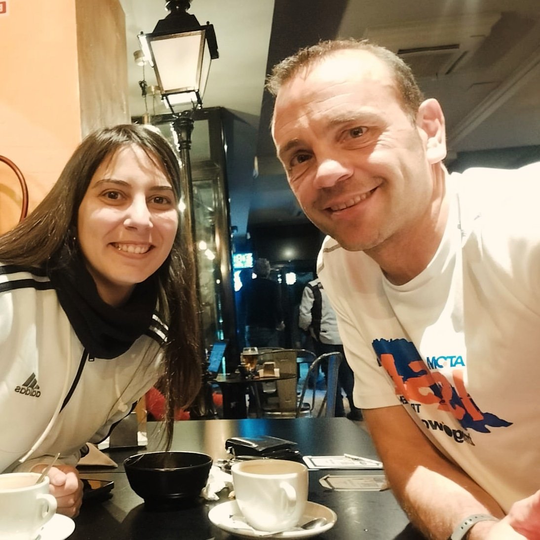 Cenar con amigos siempre es bien. 
Cenar con amigos que hace tiempo que no ves, es todavía mejor. 
Pero cenar con quien fue tu profe de universidad, entrenador, preparador físico, y es tu AMIGO, es todavía mucho mejor. 
Mereces todo lo bueno del mundo.
TE QUIERO Y TE ADMIRO AMIGO