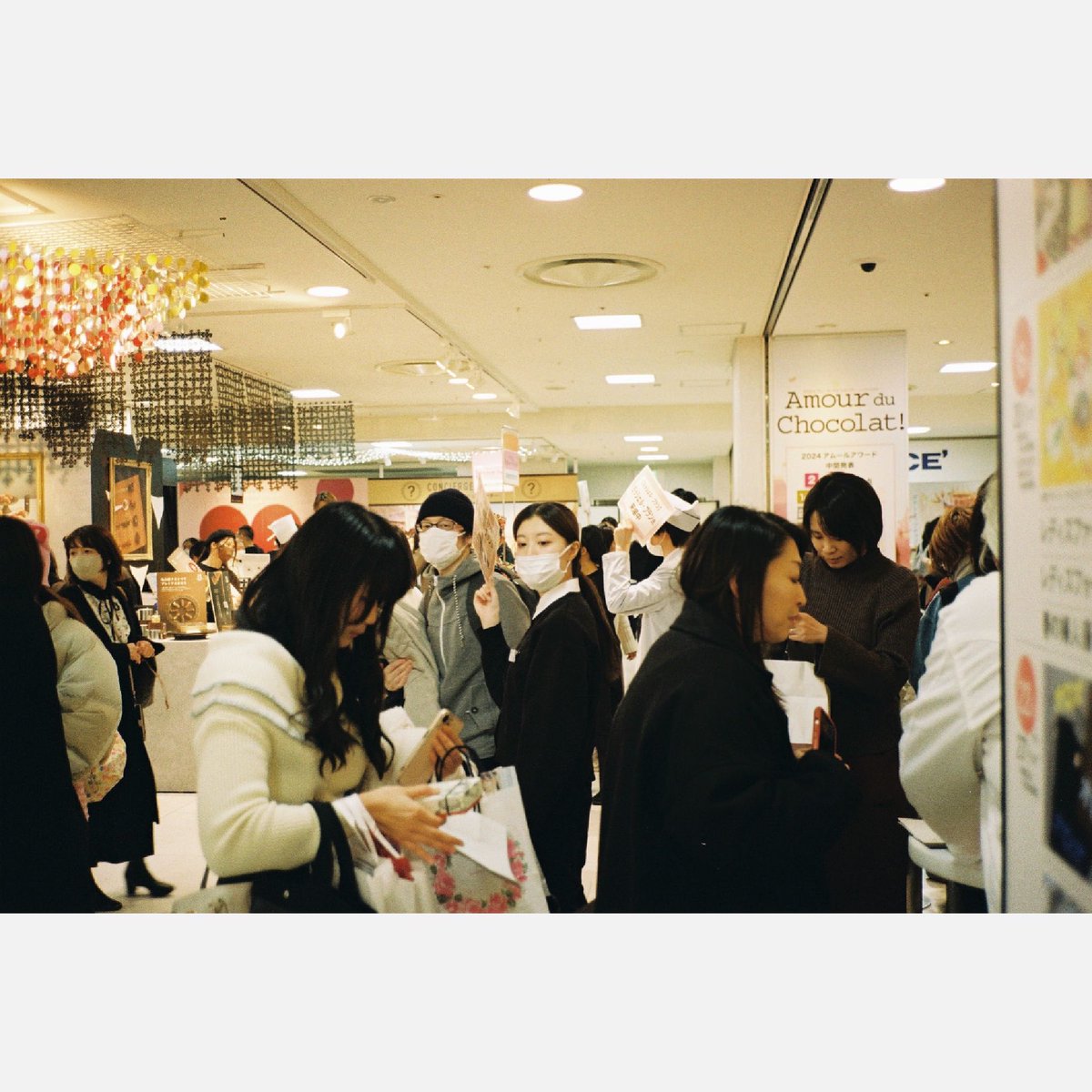 2024.Feb. - Nagoya station
(2024年2月 名古屋駅)

#streetphotography #street_photography #filmphotography #streetphotographer #aichi #nagoya #フィルム写真  #フィルムカメラ #ストリートスナップ #contaxt2 #kodakgold200