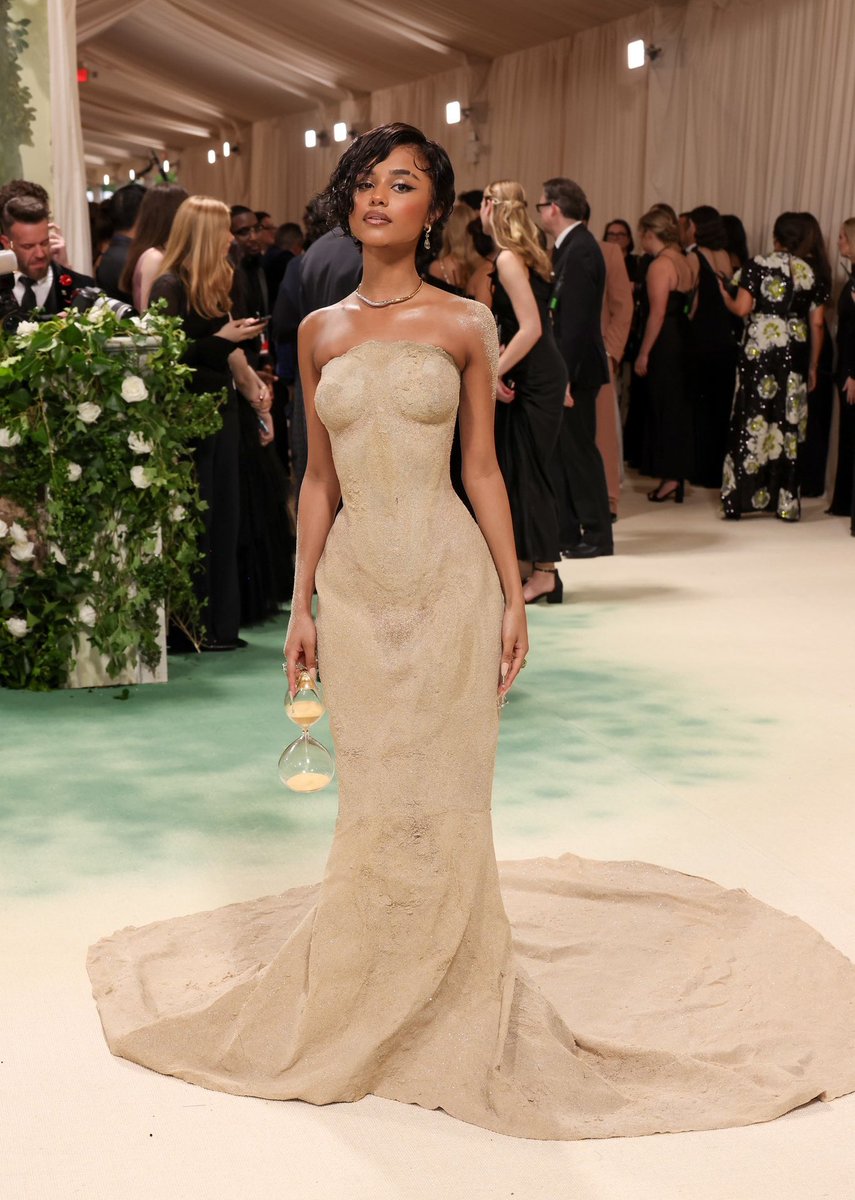 the sand dress and the bag oh she absolutely ate with this⏳#MetGala