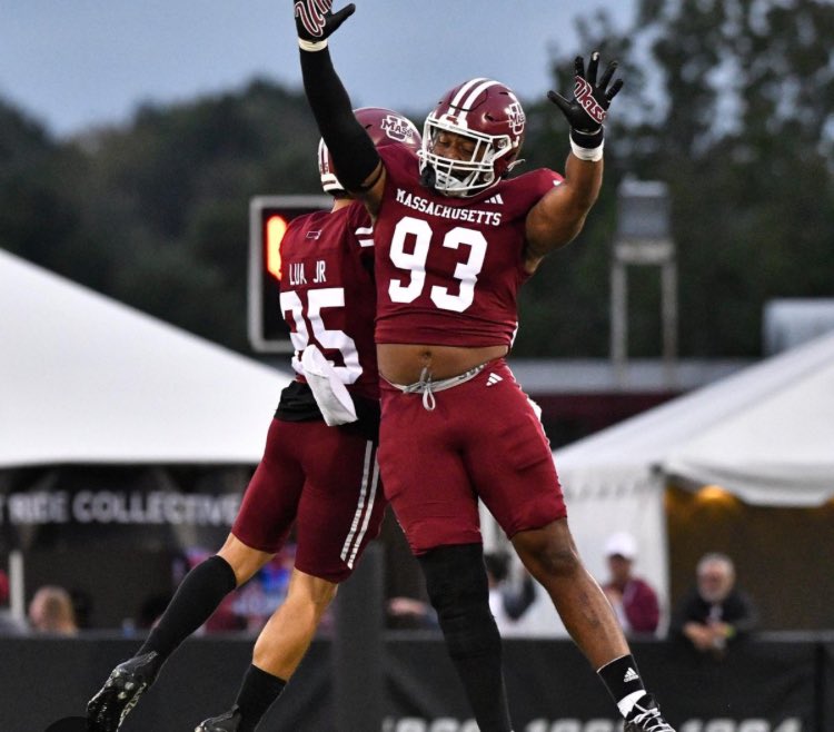 After a great conversation with <a href="/Coach_Mince54/">Damian Mincey</a>  I am blessed to receive an offer from UMASS!!! Big thanks to <a href="/coachwolfe16/">Ryan Wolfe</a>  <a href="/RecruitingBh/">BH Recruiting Assistance</a>  <a href="/bhernyscoutguy/">Brian Herny</a>