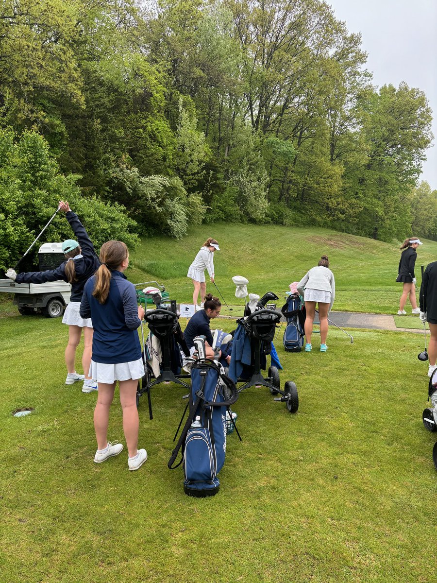 Girls Golf warming up to compete in State Sectionals this morning. Hit em straight Cougars! @ChathamCourier1 @ChathamsTAP @Athletics_CHS @ChathamHS @dailyrecordspts @ChathamCougars