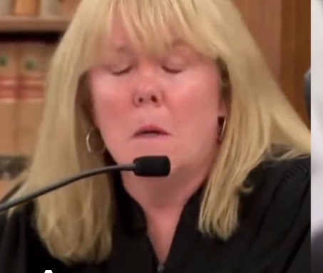 Why does Judge Aunty Bev loathe the idea of showing police reports to the jury and call a panicked side bar every time questioning gets tough for state witnesses? #KarenReadTrial