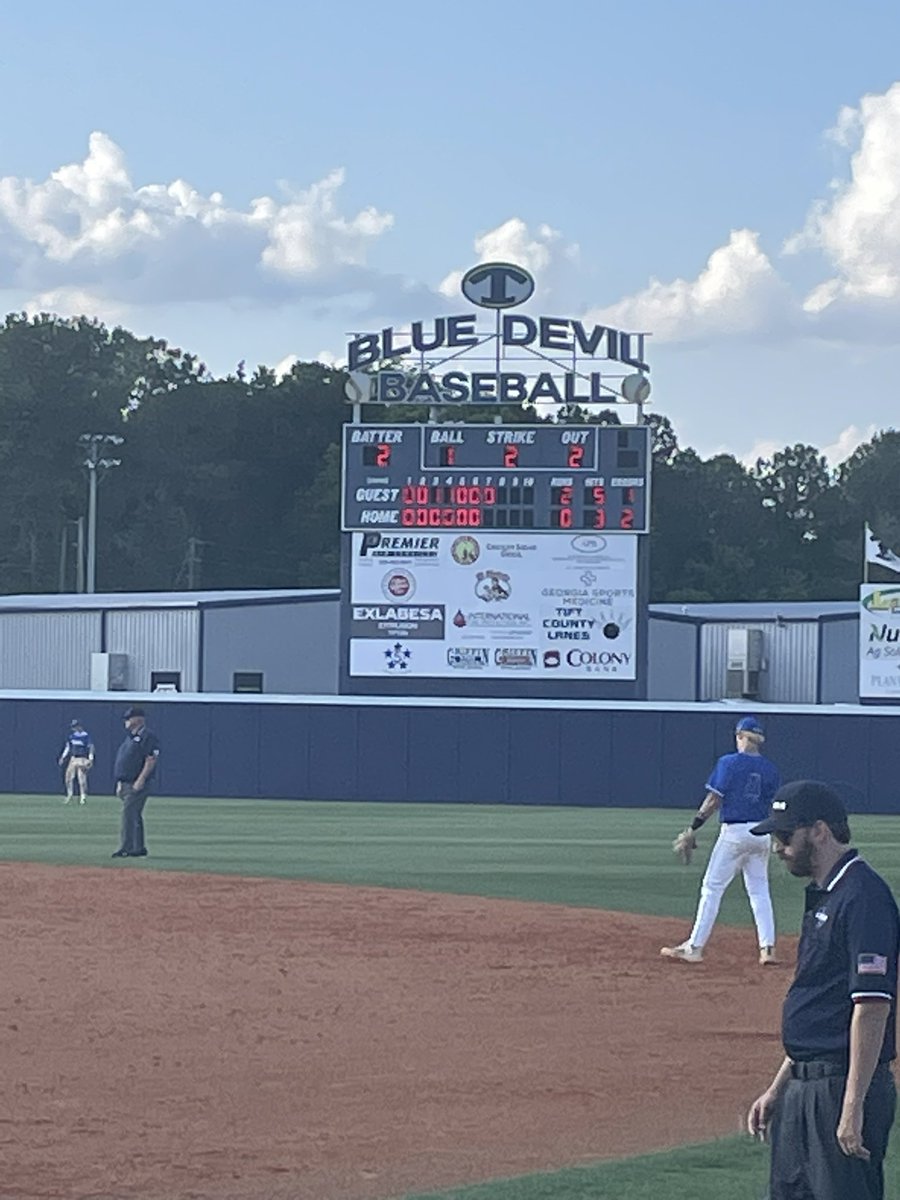 Game 1 in the books. 🦅’s win 2-0. Game 2 will begin shortly.