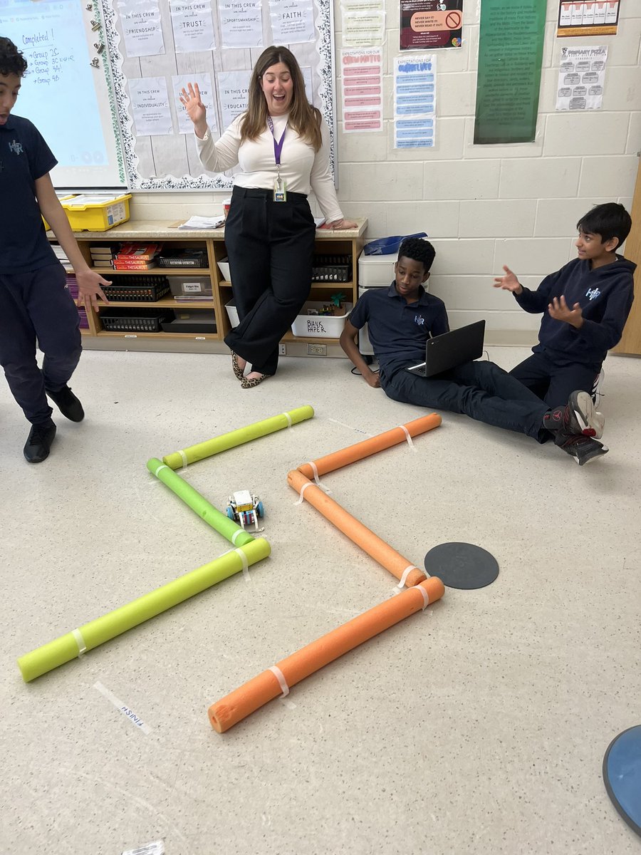 STEAM and Skills Day with a huge hit! Take a look at some of our STEAM stations- Robotics with @FrancescaFlood8 and Esports with Mr. Barrett! @HolyRosaryM