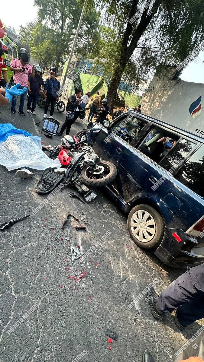 Motorista fallece en accidente de transito en el Boulevard Liberación y 16 Avenida zona 8, #CiudadCapital.
