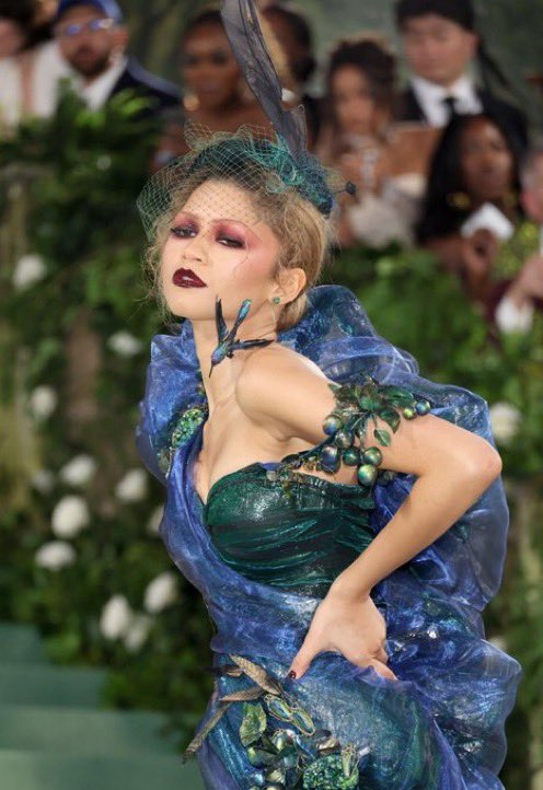 Mother Nature, her daughter, and her evil sister #MetGala