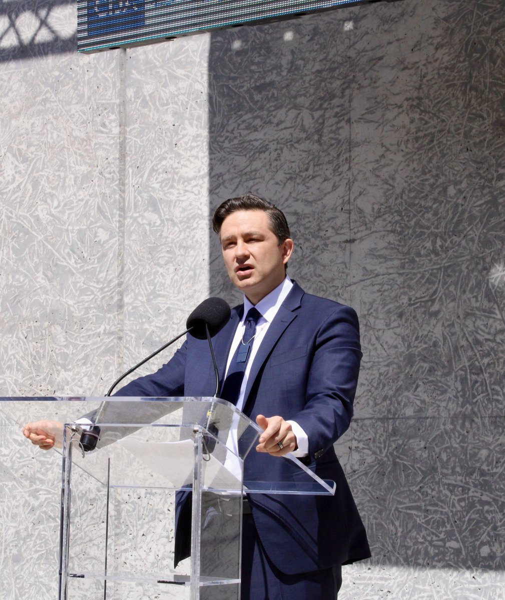Ambassador @AmbVassSalazar joined the Jewish community, @JustinTrudeau, @PierrePoilievre, Ministers, MPs & Ambassadors at a deeply moving #YomHaShoah commemoration at the National Holocaust Monument. We remember the #Holocaust and stand up against antisemitism. #NeverAgain