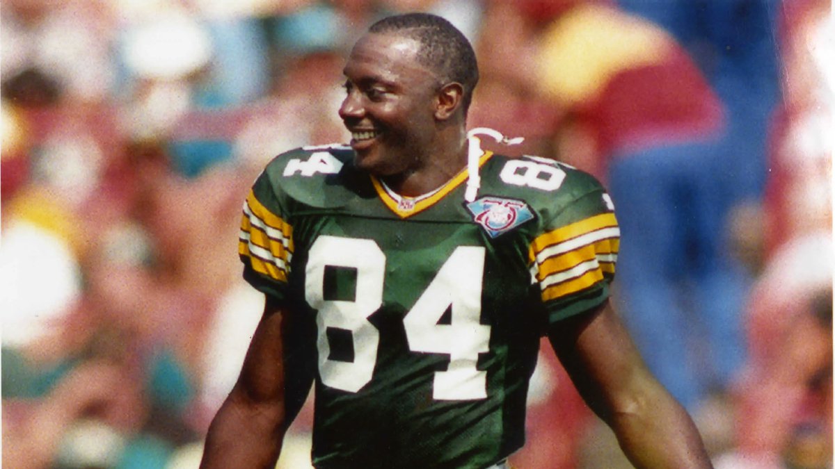 Name a player who should be in the Hall of Fame, but isn't I'll start: Sterling Sharpe