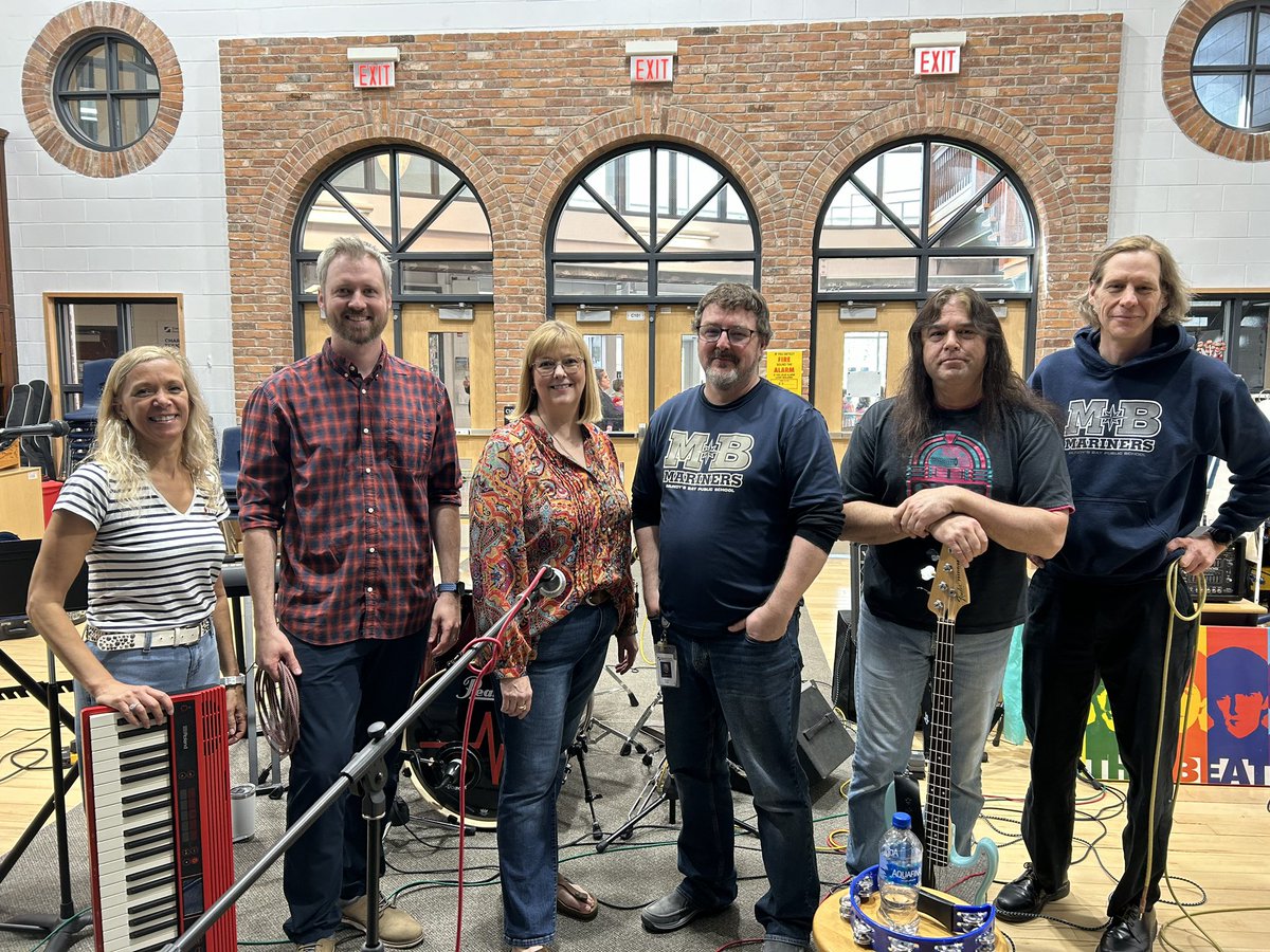 The Rubric’s! You guys rocked Mundy’s Bay this morning! <a href="/SCDSBmusic/">SCDSBmusic</a> <a href="/SCDSB_Schools/">Simcoe County District School Board</a> @Mundysp