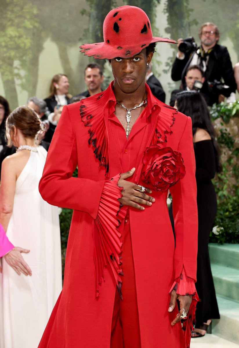 RiRaniia's tweet photo. I love men who put effort
#MetGala https://t.co/fXk7wKGysM