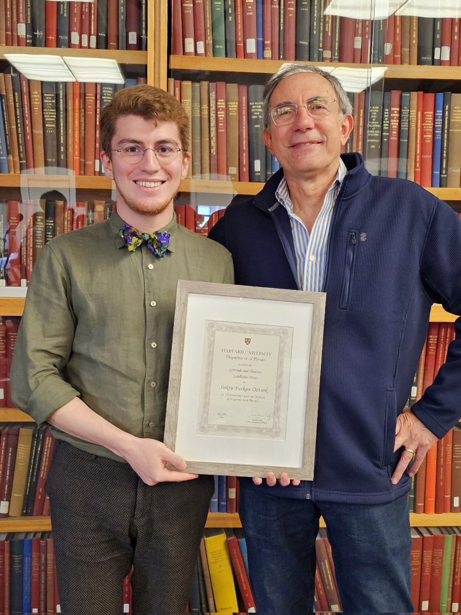 SFurkanOzturk61's tweet image. Received my award today! :)