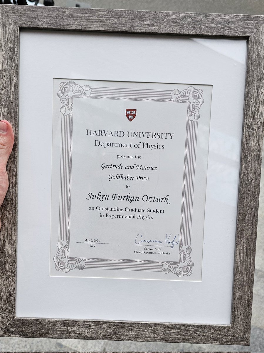 SFurkanOzturk61's tweet image. Received my award today! :)