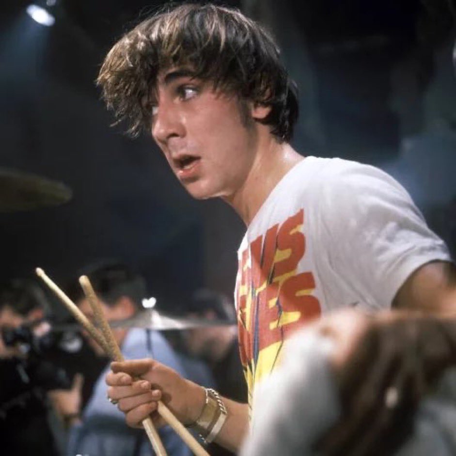 Is Keith Moon one of the greatest drummers of ALL TIME? ? 🥁 👇🏻
#TheWho