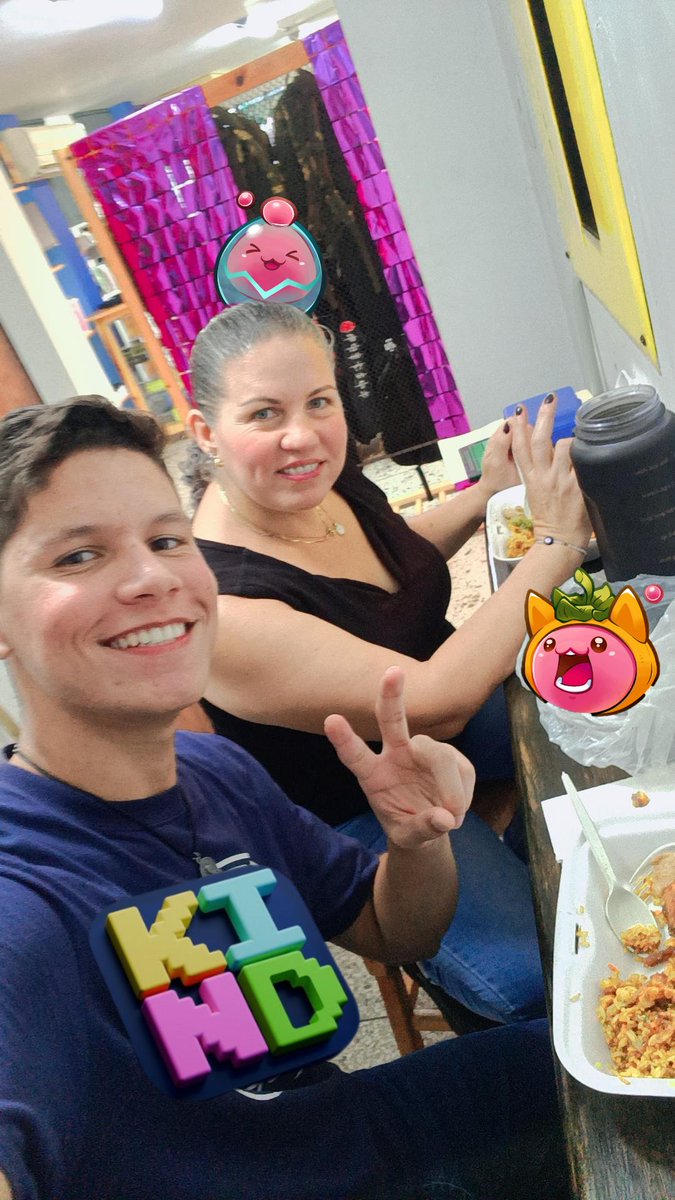 ¡Happy start to the week family!🐣 ¡Nothing better than having lunch with my mother in free time !😋🍱 #RoninMondaySelfie #RoninCreator @Kind_HQ 💚