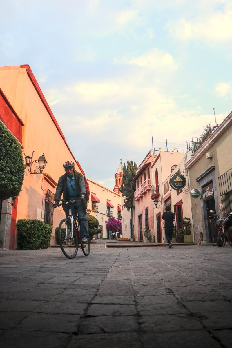 A donde te diriges?...
.
.
.
.
.
.
.
.
.
.
#Querétaro #centrohistorico #queretaromexico #México #momentos #lugares #instantes #photos #streetphotography #streetphoto #queretaLOVE #presumeAQro #canon #canonphoto #canonphotography #photography  #photographer  #photograph
