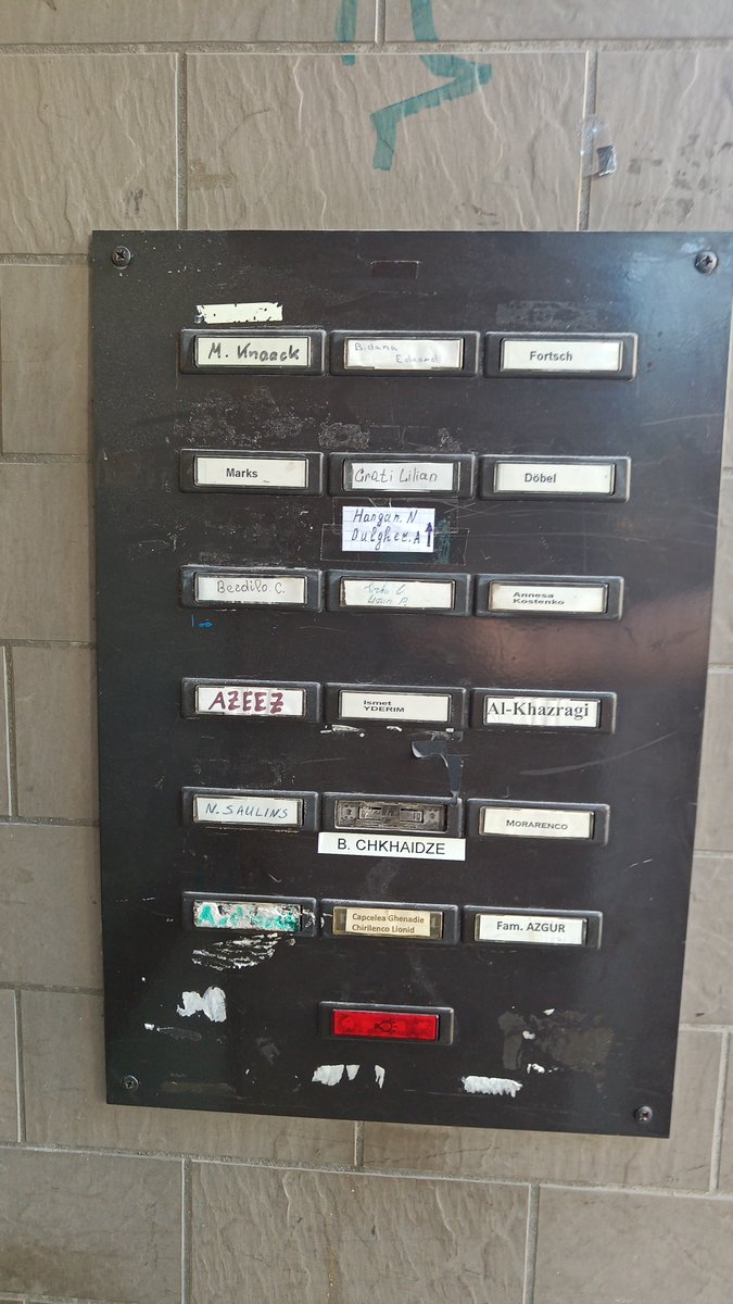 GummuUmu's tweet image. Klingelschild in einer bayerischen Stadt, Viertel (noch) nicht komplett heruntergekommen. Und so sehen da viele aus... #bevölkerungsaustausch #islamisierung #überfremdung