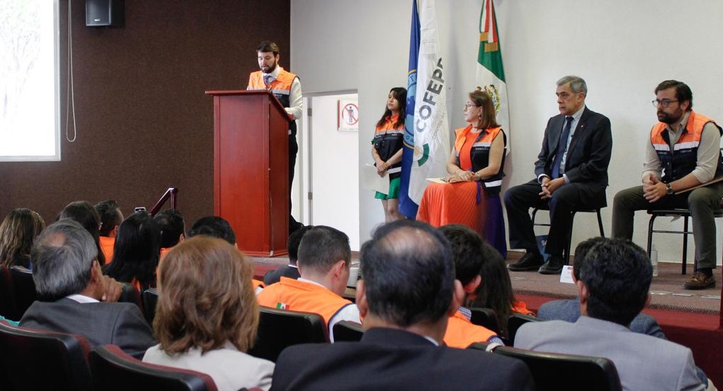 Durante la ceremonia inaugural de la "Reunión Nacional del Sistema Federal Sanitario 2024" se otorgaron reconocimientos a las Áreas de Protección Contra Riesgos Sanitarios estatales por su buen desempeño, en las categorías: