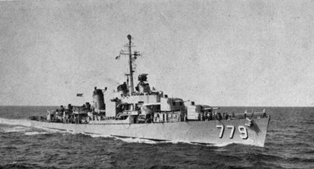 #OTD May 6th, 1952 in the Korean War, the destroyer USS Douglas H. Fox captures fifteen North Korean infiltrators in sampans near Sinchang. #KoreanWar