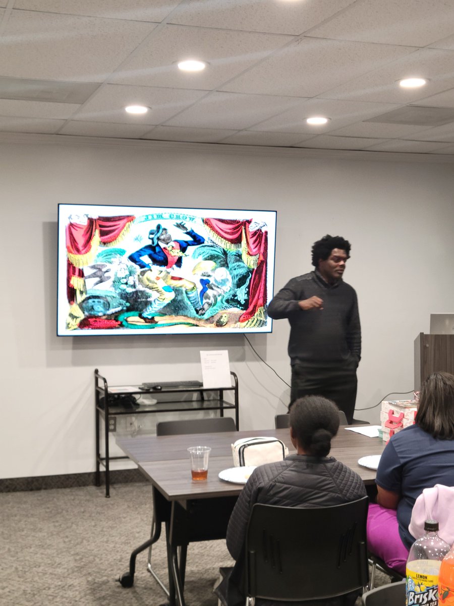 AfroFuturismNet's tweet image. I was honored to speak to the youth of @JackandJillInc in Balt, MD. this past Saturday about the history of Black comics and Black comic creators. #afrofuturism #comicbooks #indiecomics #artists