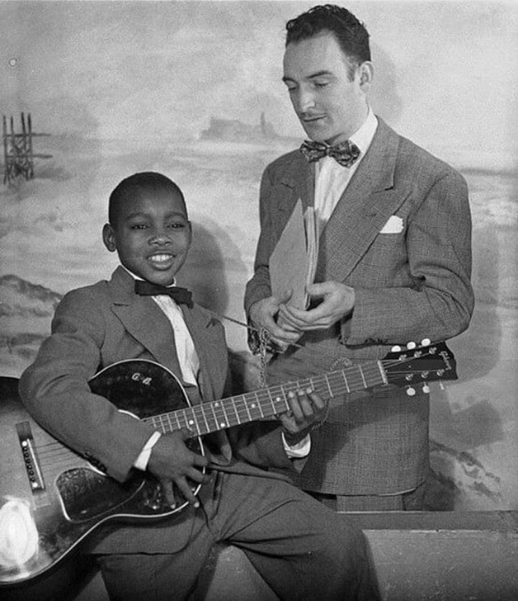 1953 - Young George Benson holding guitar, seated next to his manager Harry Tepper. #Jazz #Jazzphoto