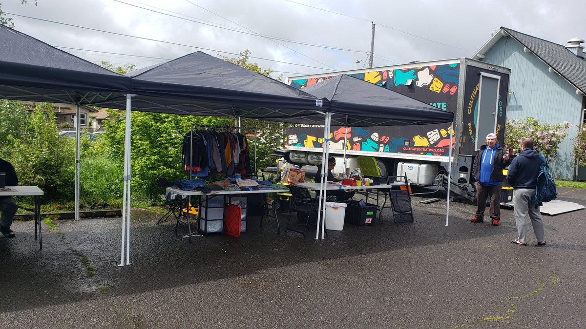 Today Teams setting up to serve those in need. Mostly homeless who struggle to make it. - hot meal, coffee - shower truck - hygiene essentials - clothes - healthcare sign-ups - housing updates Do good, volunteer. #poverty #homelessness #Portland #drugcrisis #mentalhealth