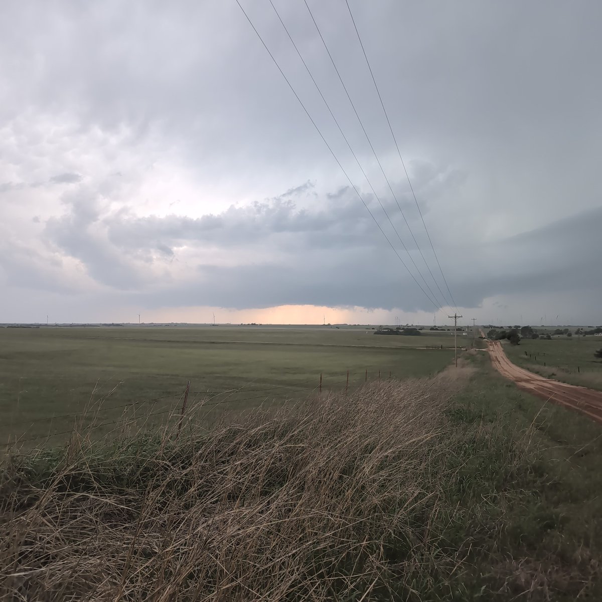 JustDFarrar's tweet photo. 1750 from near Goultry looking West into the storm over Aline. Nothing observed at this time. #okwx https://t.co/eCZnX9VWAD