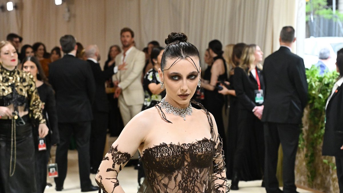 Emma Chamberlain Met Gala 2024: All About the YouTuber Turned Fashion Darling's Look glmr.co/wXElRdL