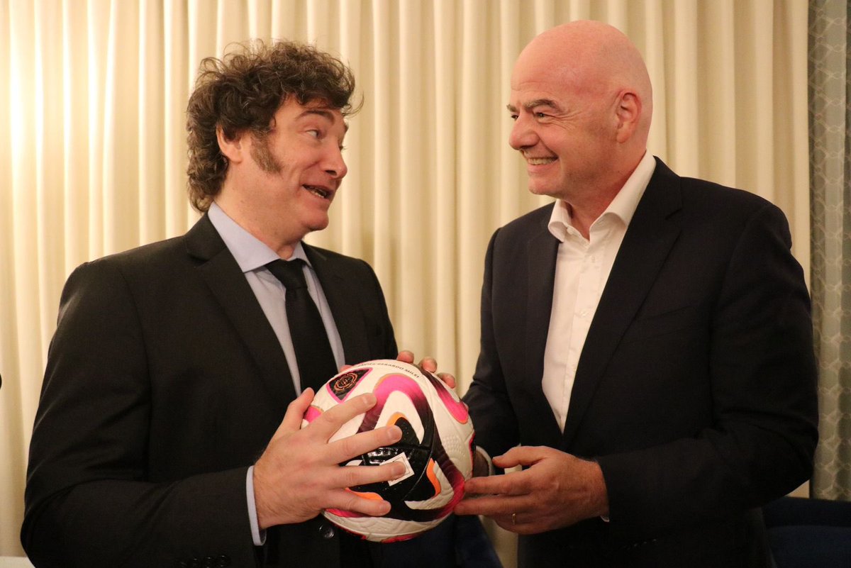 #Jujuy El Presidente <a href="/JMilei/">Javier Milei</a> se reunió con el Presidente de la <a href="/fifacom_es/">FIFA (Español)</a>  Gianni Infantino | AM 790 FM 94.1 nacionaljujuy.com.ar