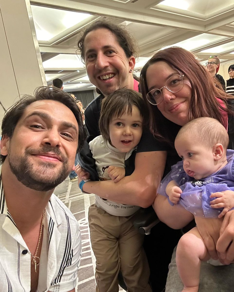 So Luke and Paddy succeeded in making the baby smile 🥰👶❤️ for the photo with Archie 👏 #LukePasqualino #PatrickGibson #ArchieRenaux #Paris #Convention #ASOCAS3 Source: jessica_billie on IG