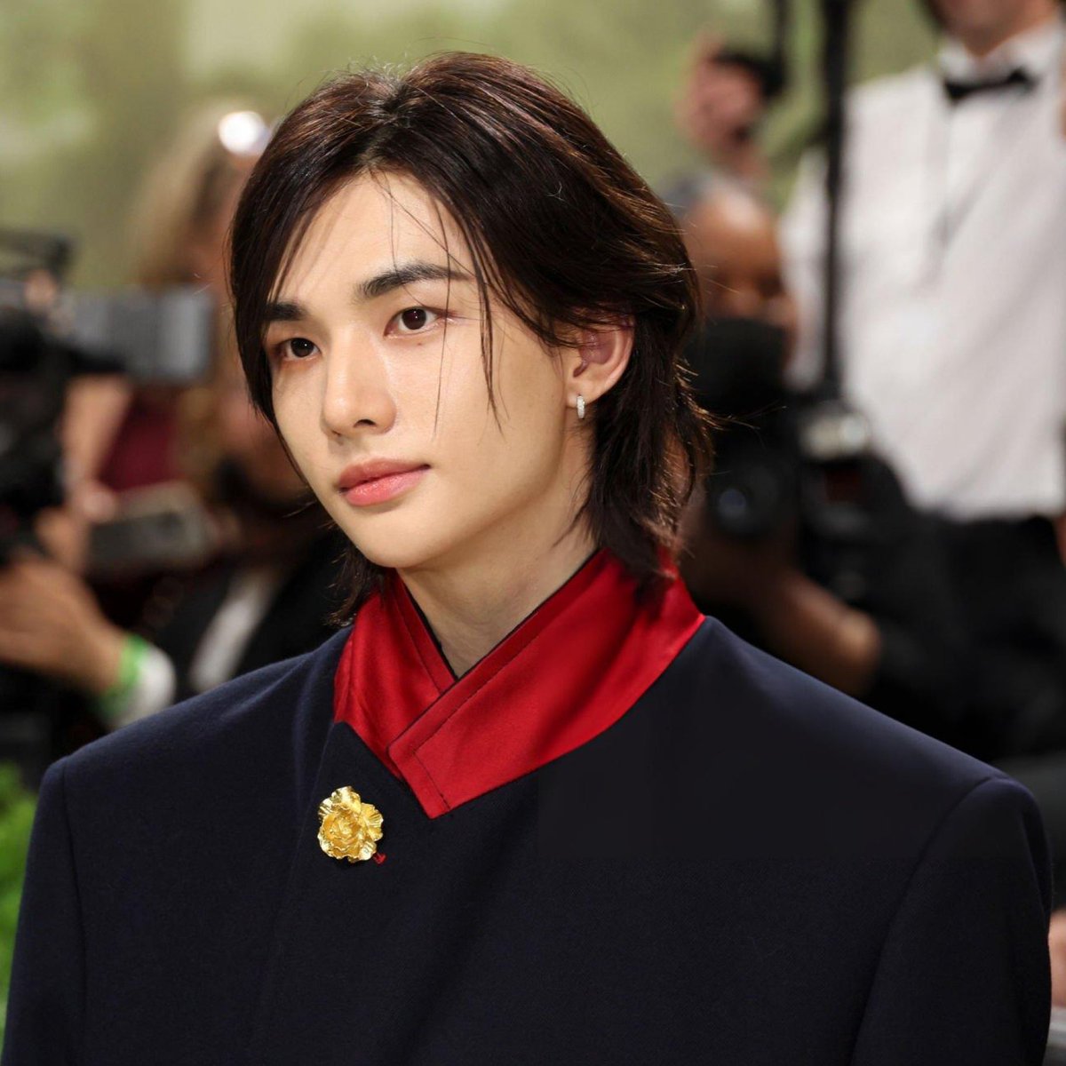 viraltakes's tweet image. Hyunjin of Stray Kids at the Met Gala 2024.