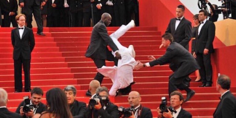 BREAKING: Jason Derulo has fallen down the #MetGala stairs for the 6th year in a row