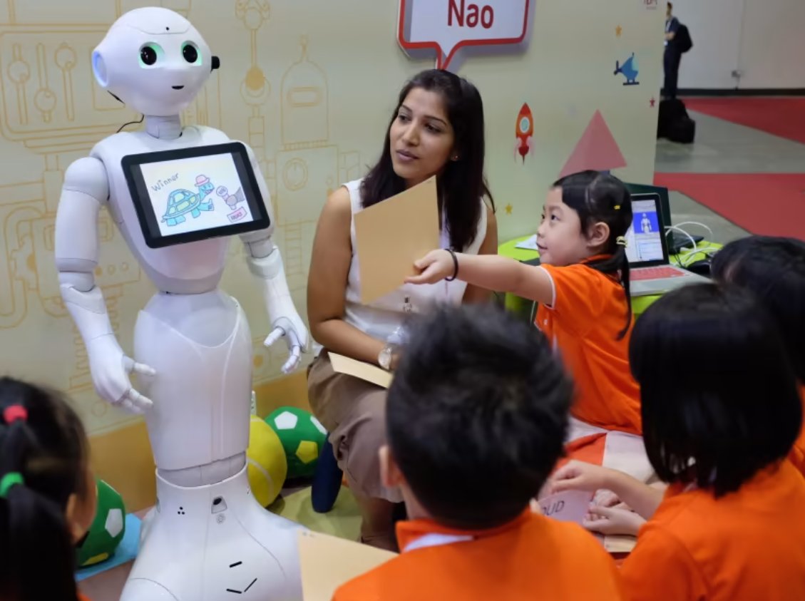 RobotLABedu's tweet photo. 🍎 Celebrate Teacher Appreciation Week with us from May 6th-10th! 📚 Let's honor the dedication and passion of educators worldwide. 💫 Plus, discover how robots are becoming invaluable collaborators in the classroom! 🤖 #TeacherAppreciationWeek #EduRobots https://t.co/z4fIrLHqbs
