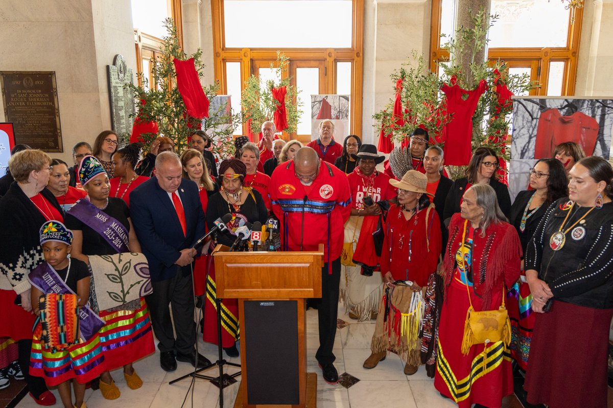 In honor of MMIP (Missing Murdered Indigenous Peoples) Recognition Day, Sen. Berthel and other lawmakers stood with indigenous people and CT's tribal nation leaders to raise awareness about this important issue.
