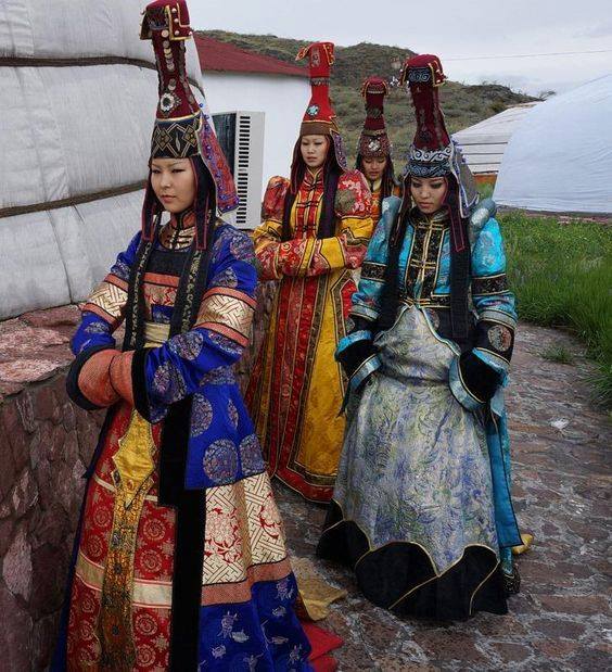 Tuvans are an indigenous people of Siberia, they speak tuvan, a turkic language. (Girls in traditional clothing)