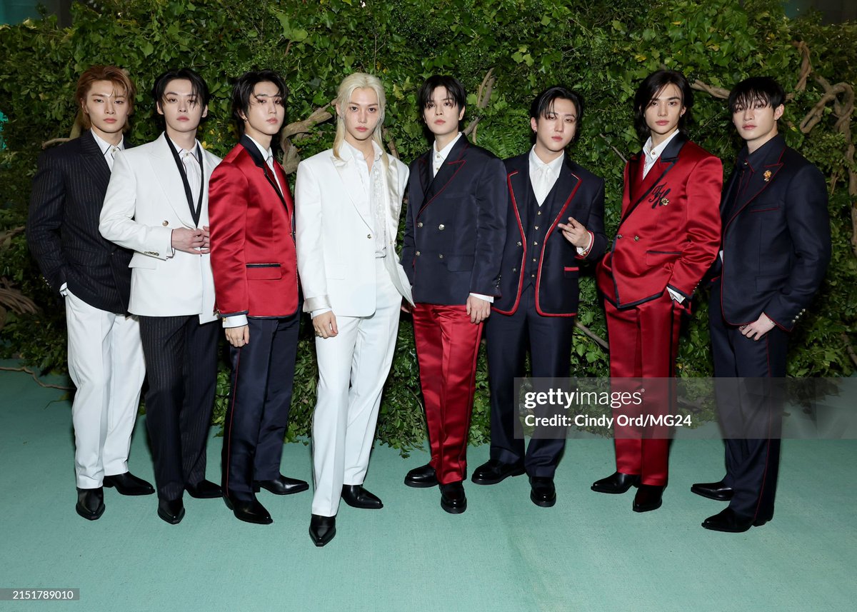 Jeff__Benjamin's tweet photo. So cool: @voguemagazine has @TommyHilfiger's original sketches for tonight's @Stray_Kids #MetGala looks and more information and quotes from the guys  

https://t.co/GaQLBgEAii https://t.co/SHIywfJYnL