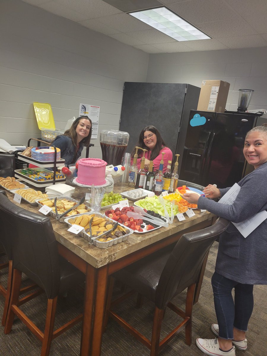 Teacher appreciation week started off the right way.....Breakfast from our awesome PTO and lunch from our sunshine committee! @HumbleISD_PFE is so blessed to have such amazing staff and we can't wait to celebrate all week!!!