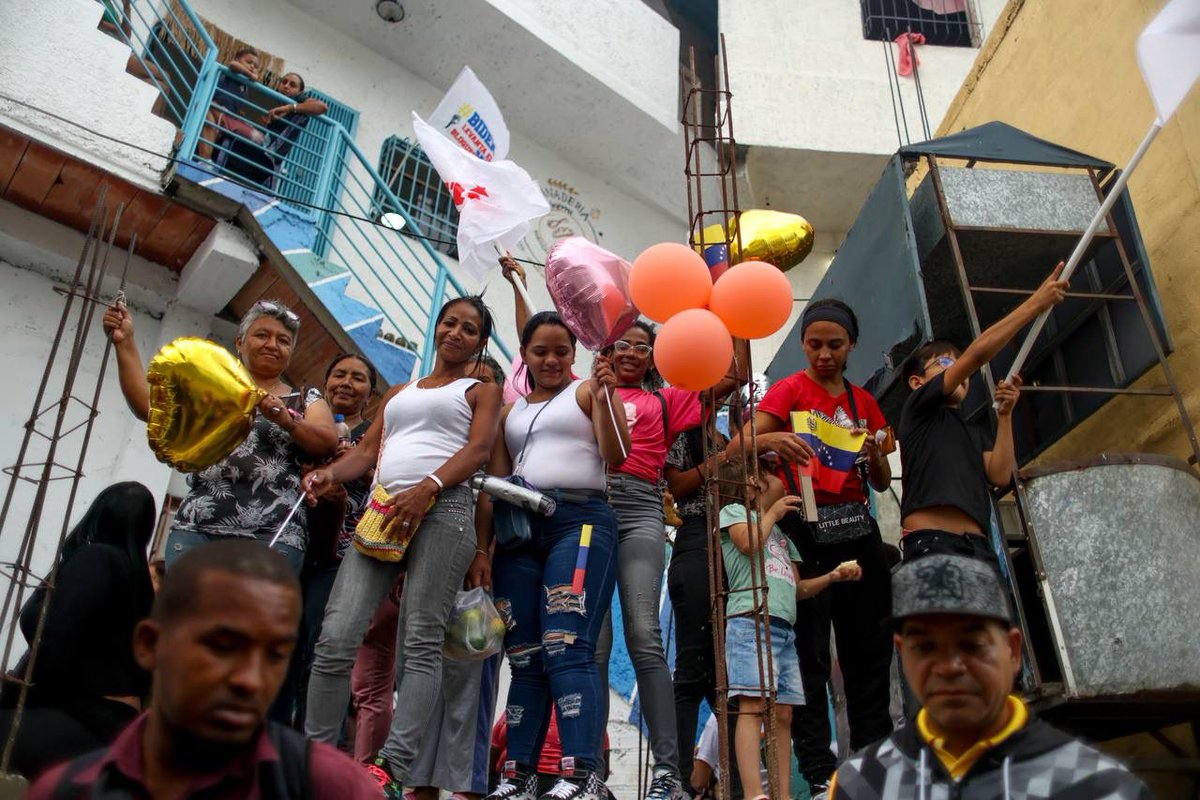 #EnFotos| Pueblo de la parroquia Coche se moviliza en respaldo al presidente Nicolás Maduro y en rechazo a las sanciones  lc.cx/hCGEDa #PatriaSeguraConNico