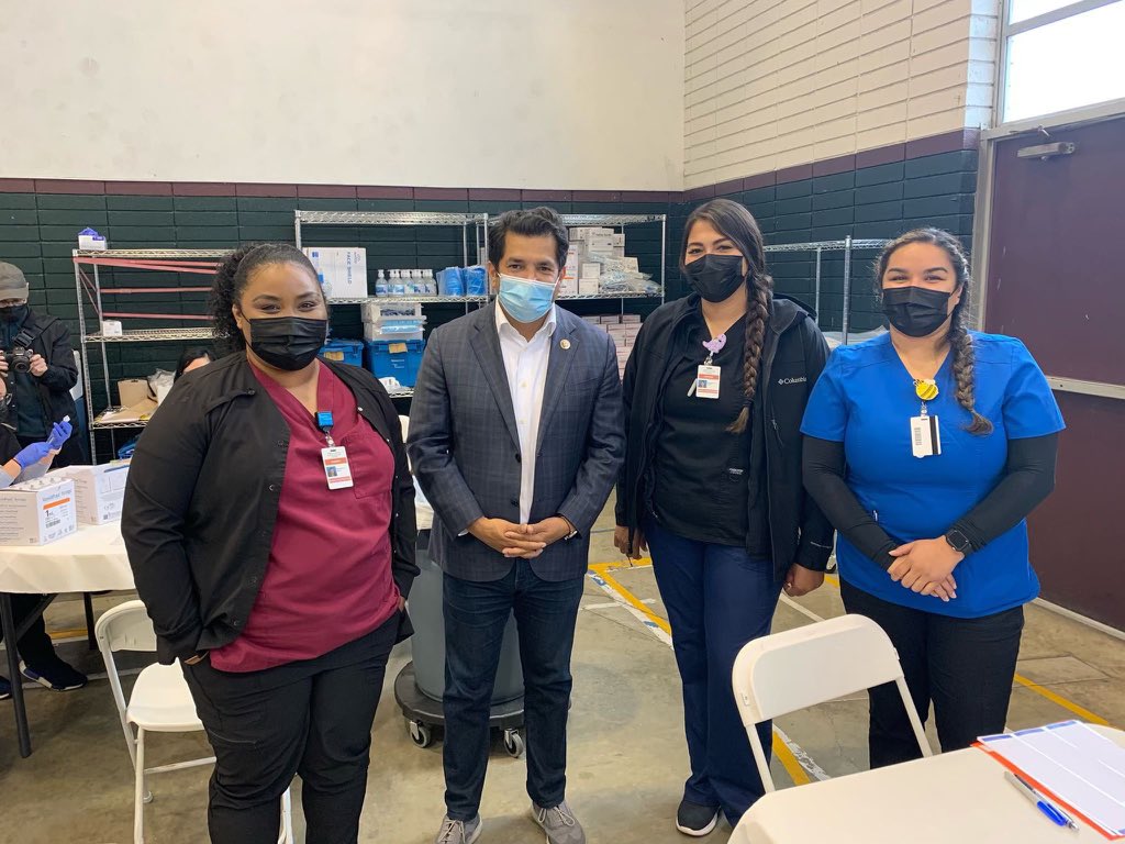 Happy #NationalNursesDay! As a former organizer for @unacuhcp, I know how tirelessly our nurses work to keep our community safe and healthy. Today we honor them for their compassion and service to us all. Thank you to our frontline heroes! 😷❤️‍🩹