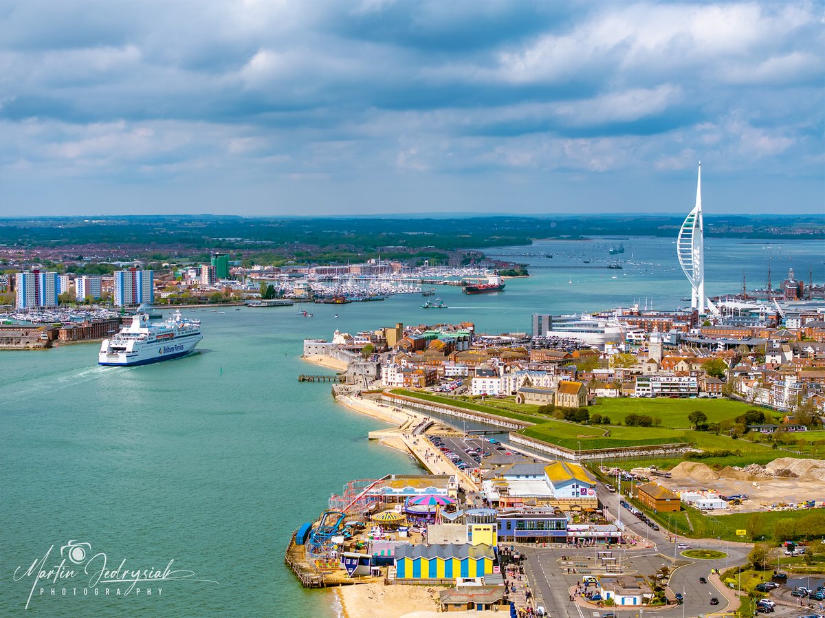 Beautifull and a bit summery day today 📷 #portsmouth #pompey #spinnakertower