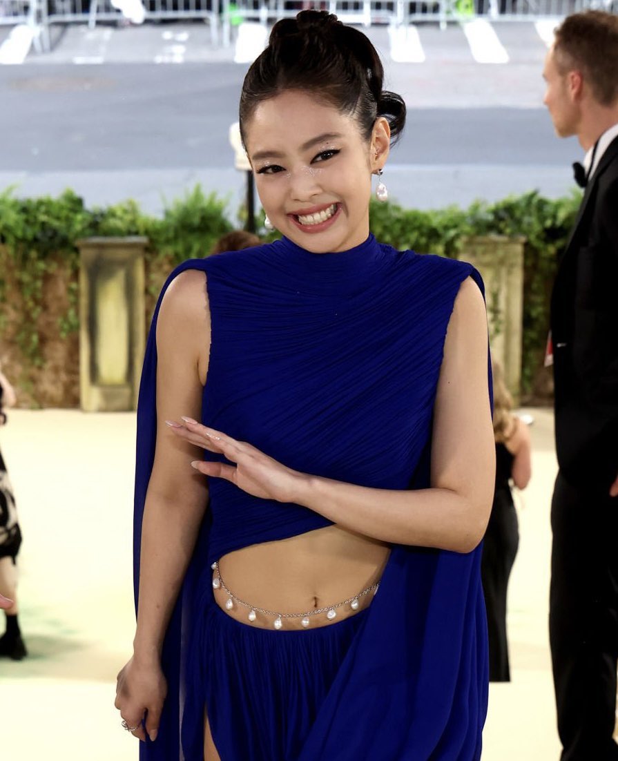 O SORRISO 😭

JENNIE AT MET GALA 
#JENNIE #MetGala #MetGala2024