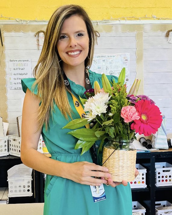 Congratulations to CMS 6th grade math teacher, Hailey Thompson, on being selected by her peers as the school’s 2024 Second Mile Teacher! We are proud of you for all of your hard work and commitment to our kids and our school! @JEFCOED @Jefcoed6_12