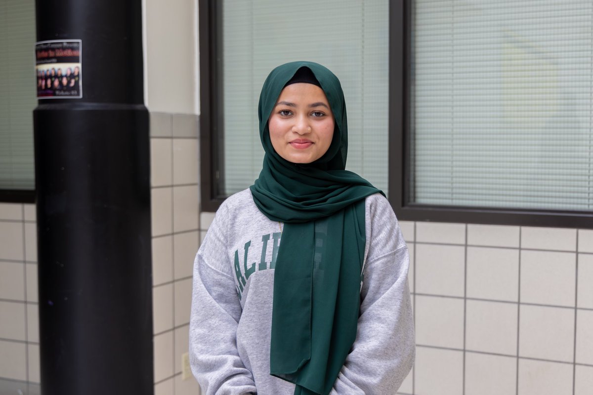 Introducing the incredible Class of 2024 🎓 Kulsum Mohamad Amin is a senior at Maryvale High School who was born in Myanmar and has lived in Arizona since 2016. She wants to study cybersecurity online after graduation. Read Kulsum’s full story at PXU.org/ClassOf2024 💻