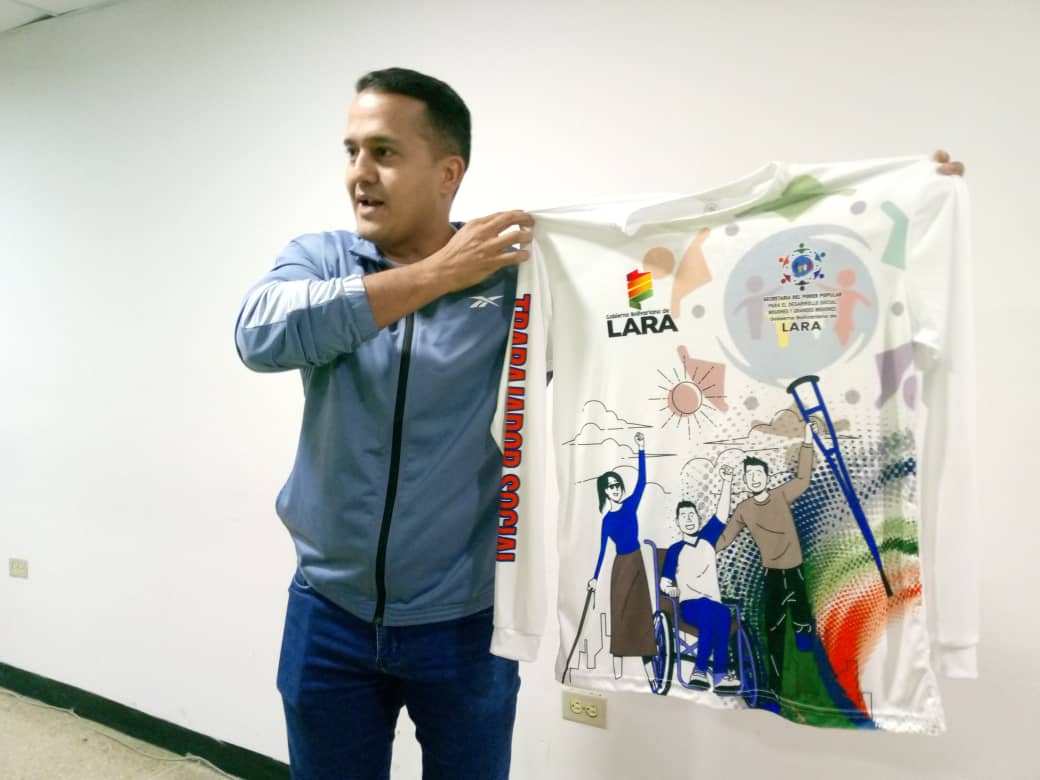 #6May 🇻🇪Nuestro Secr. Jaime Restrepo, realizó la entrega de uniformes a los trabajadores y trabajadoras de nuestra institución, desde la sede administrativa del @Gobierno_deLara @Bombero2023 @pedrobr96924768 @LasTripass2024