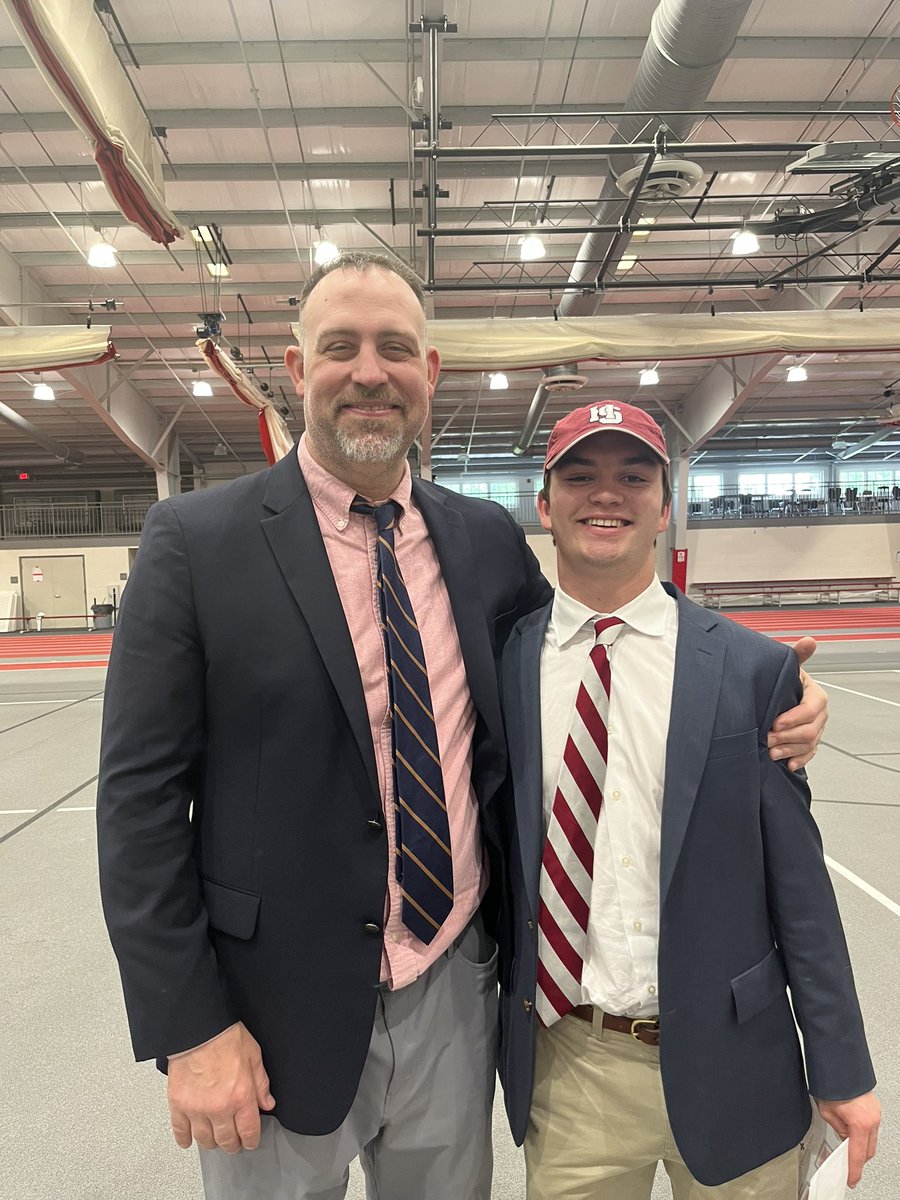 JackSlokker's tweet photo. Blessed to announce my commitment to play football at Hampden-Sydney! I want to thank @Coach_Luvara and @ZachZullinger for giving me this opportunity. #rolltigers🐅 https://t.co/GLBXFqtXEg