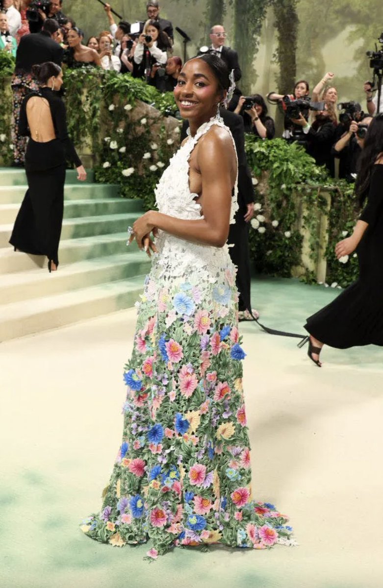 See how our favorite fashion and pop culture icons interpreted “The Garden of Time' at the #MetGala2024: bit.ly/44vfpOB