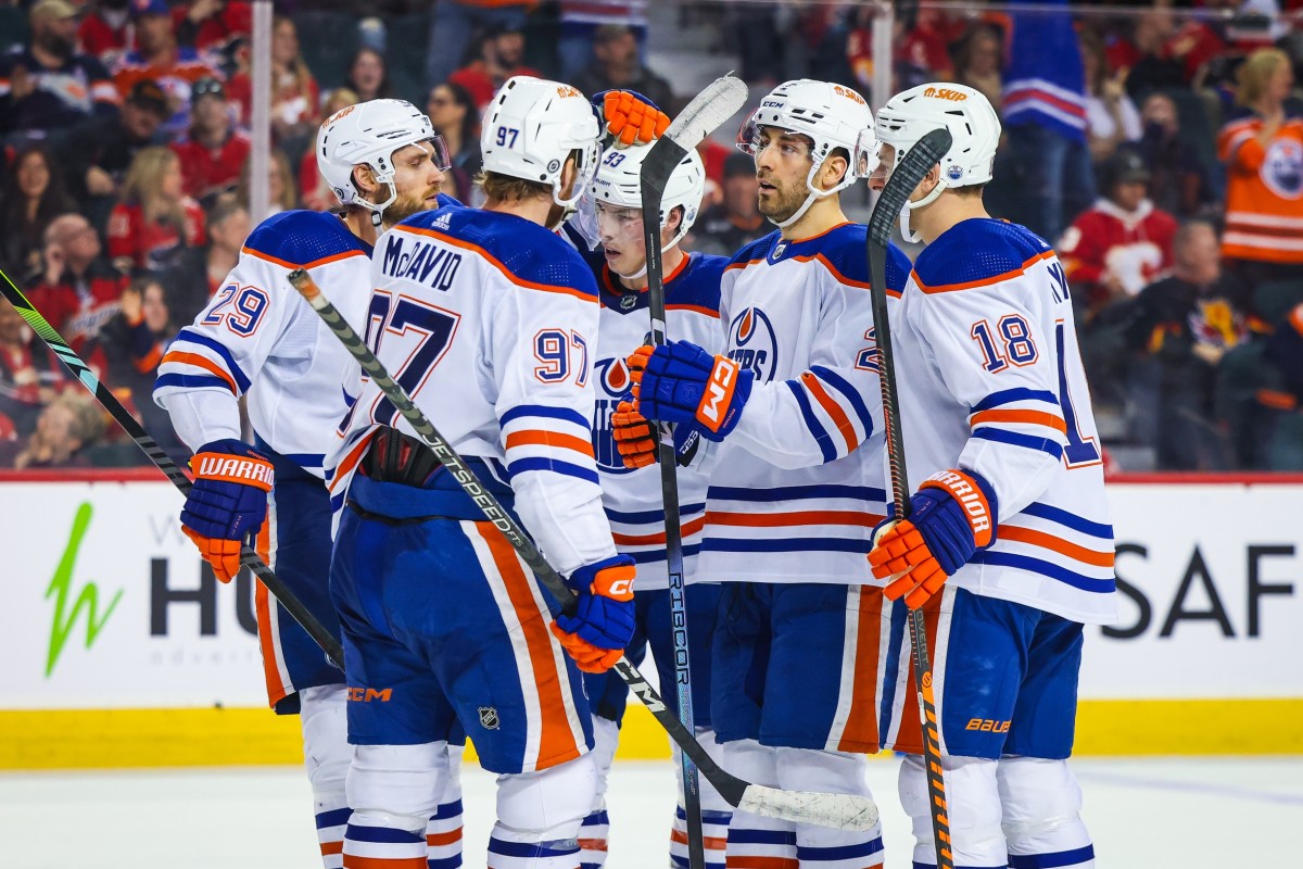 If your Canadian team is out of the Playoffs and you're wondering who to cheer for: The Vancouver Canucks' team roster includes just 4 Canadian-born players, while the Edmonton Oilers' team roster has 23 Canadian-born players! Just sayin'! #Oilers #NHLPlayoffs #Canada 🇨🇦