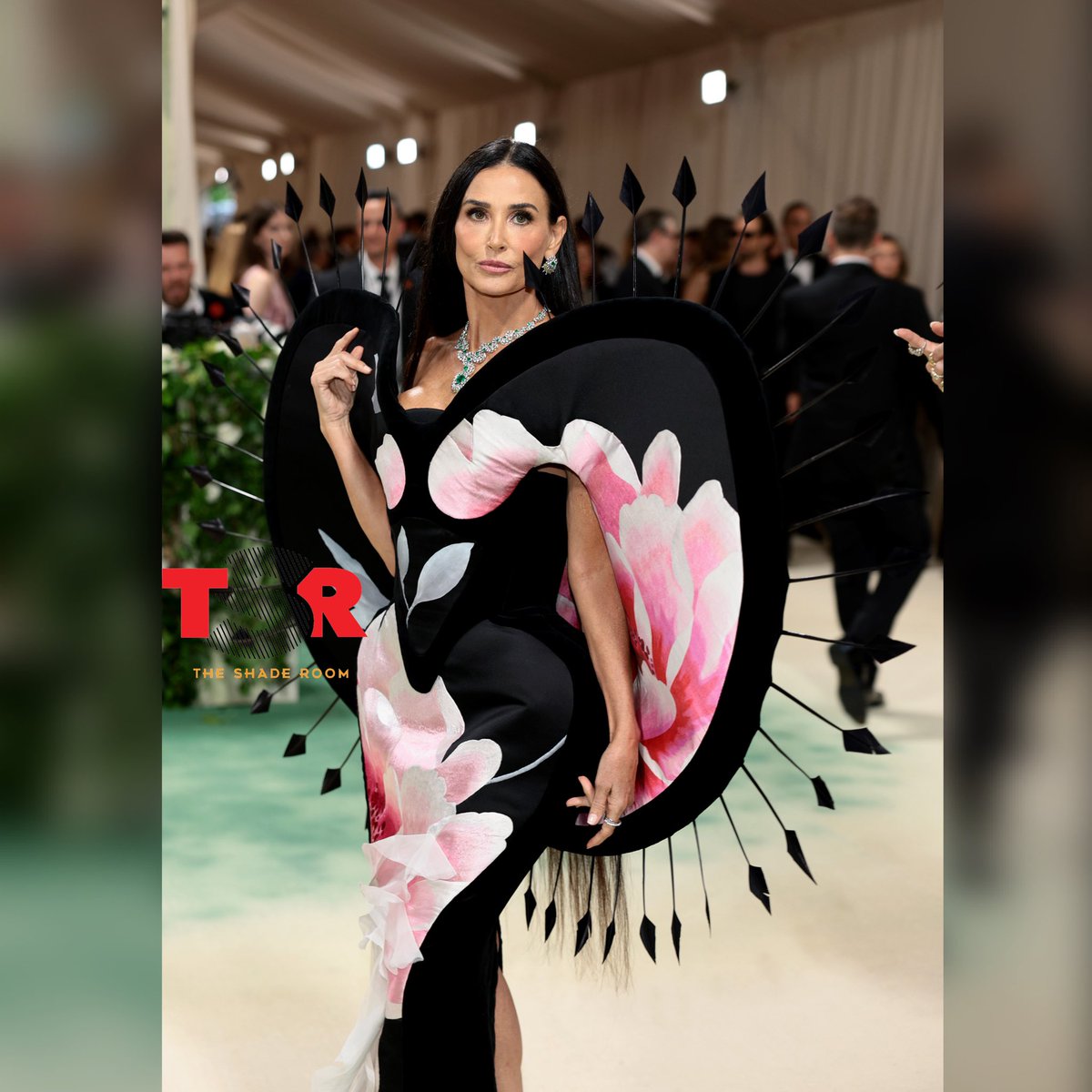 Demi Moore is in full bloom! She executed the #MetGala theme beautifully!💐 Ya’ll like? 📸:(@gettyimages ) ✍🏾#TSRStaffAS