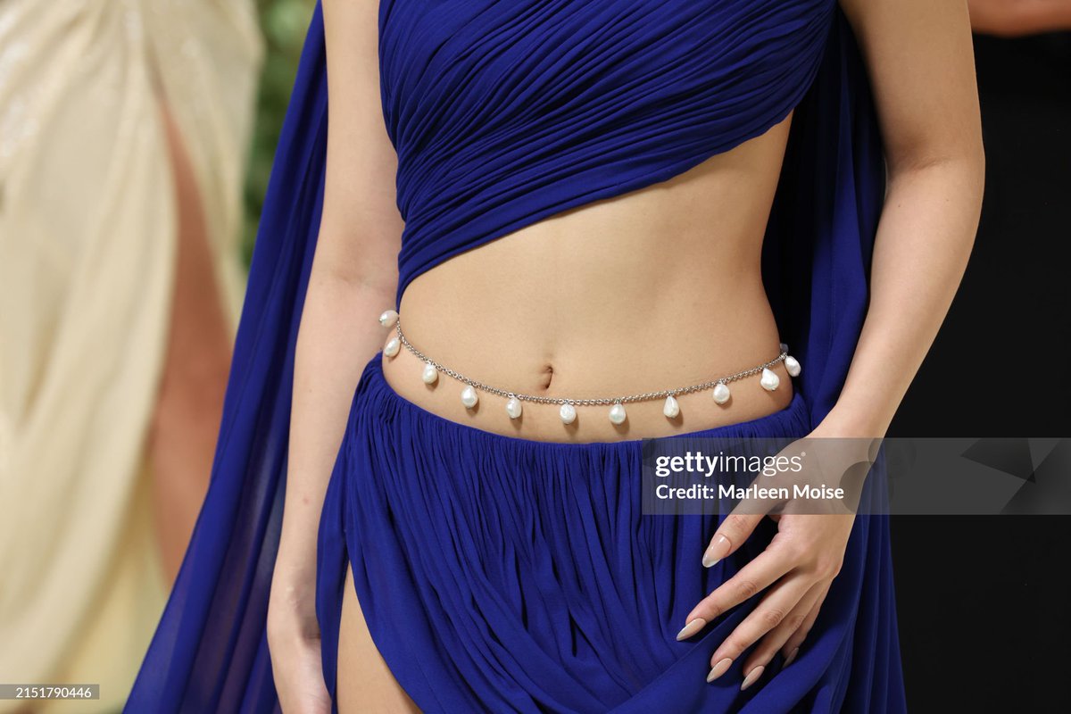 More of the details from @BLACKPINK Jennie's look tonight at the Met Gala 2024 for 'Sleeping Beauties: Reawakening Fashion'