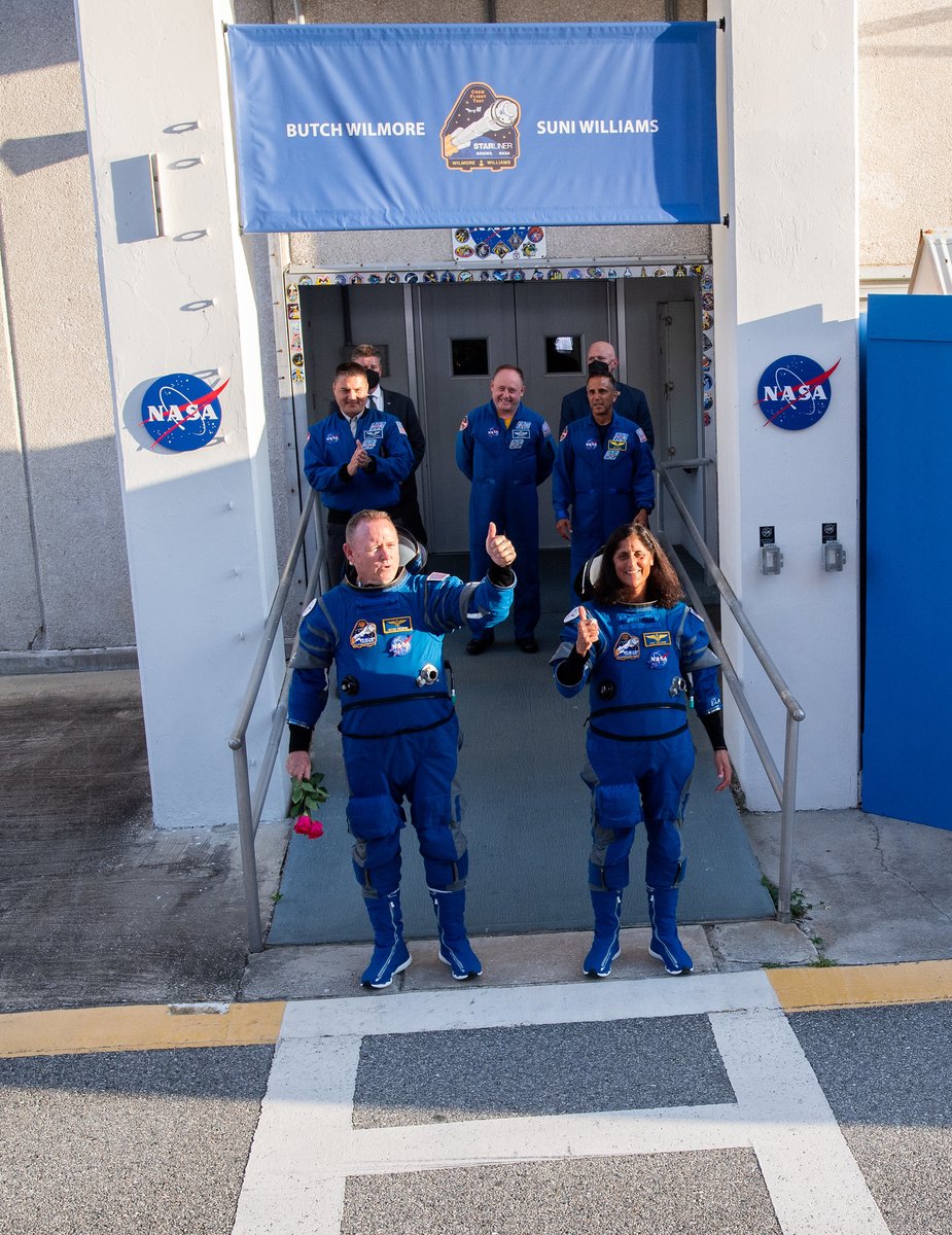 .@NASA_Astronauts Butch Wilmore and Suni Williams depart the Neil A. Armstrong Operations and Checkout Building at @NASAKennedy for Space Launch Complex 41 to board the @BoeingSpace #Starliner for launch on the Crew Flight Test. 📷: flic.kr/s/aHBqjBoSpk